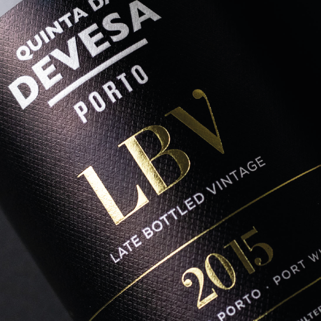 A Quinta da Devesa é uma empresa que, desde 1941, se dedica à produção de Vinho do Douro e Porto.